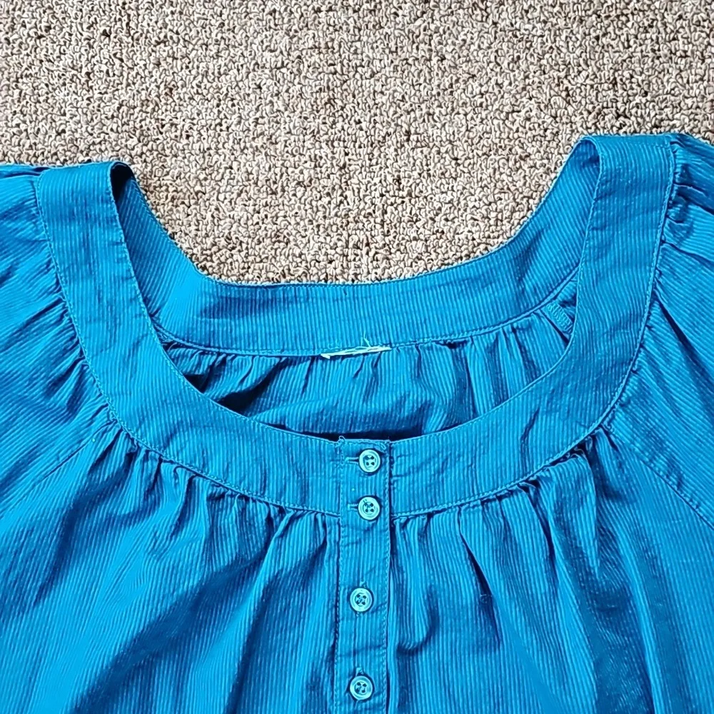 Top - Picture 4 of 16